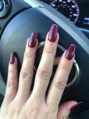 Love this wine color with matte top coat!! Great fall winter color, dip powder over real nails. Make your appointment with Ruby!