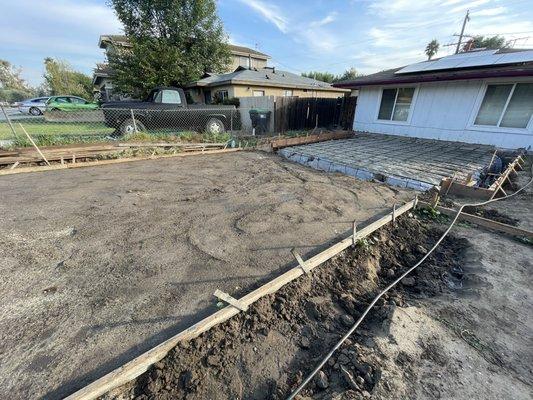 New approach and concrete for driveway, city of Chino Hills. We pulled the permits, and took care of everything for the owner.