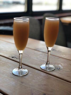 Apple cider mimosas