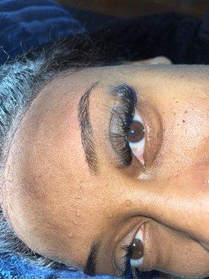 Light hybrid full set lash extensions