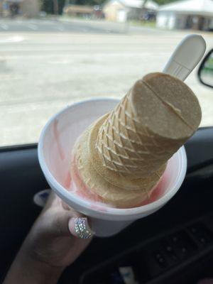 Strawberry swirl ice cream