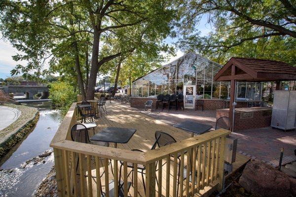 Silvercreek deck, patio, outdoor dining, deck lighting.