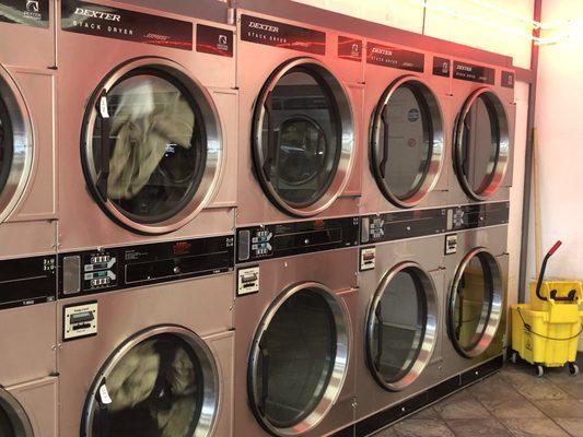 Different size dryers... 25cent for 6 minutes!!