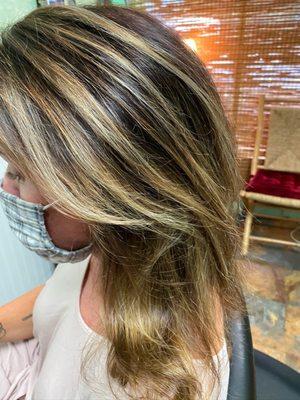 A beautiful sun kissed look roots and highlights done with top quality products!