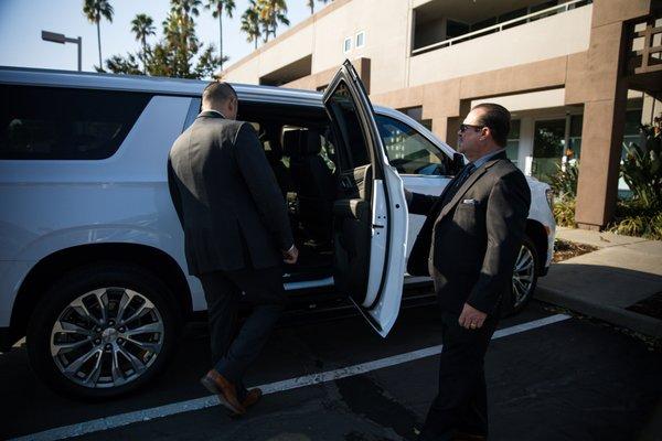 EP agents at work/ bodyguarding