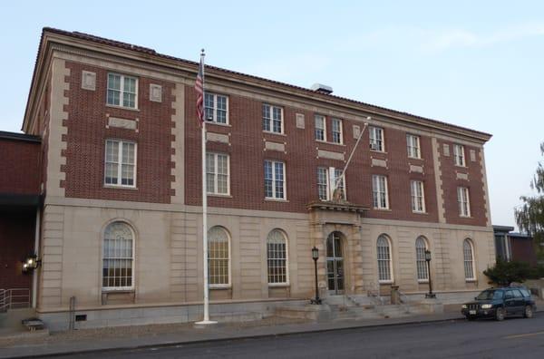 Klamath Falls Post office.  I mercifully cropped out the "new addition" attached to the left.