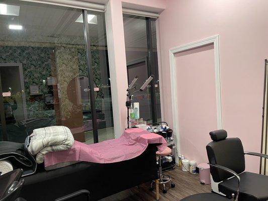 Lash bed in Salon