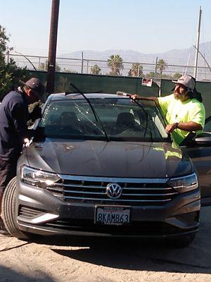 Taking off cracked 2019 Passat glass