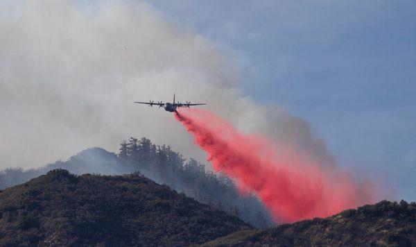 Thomas Fire December 2017 aerial retardant drop. Photo courtesy of Karen Moureaux.