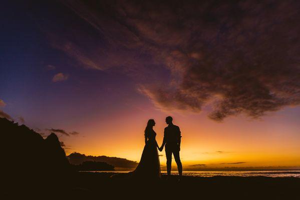 Tunnels beach sunset elopement