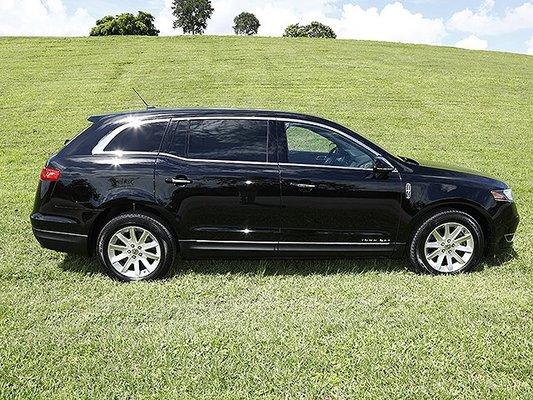 3 passenger lincoln MKT