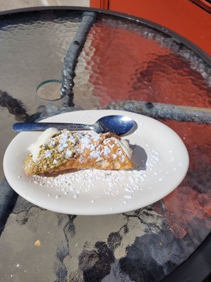 Pistachio cannoli