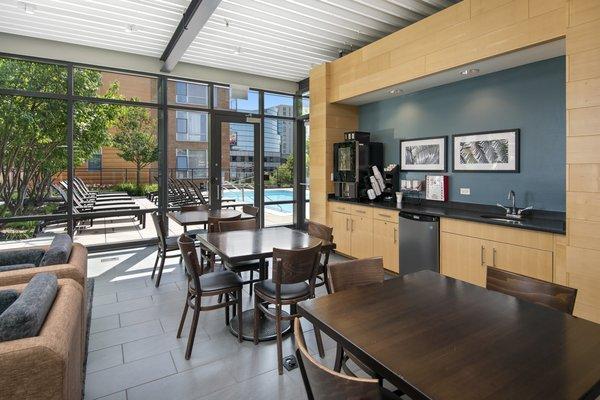 1717 Evanston Luxury Apartments amenity Rooftop lounge