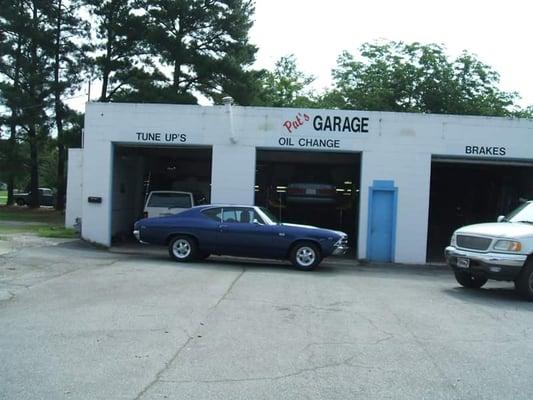 Love it when the muscle cars stop in!