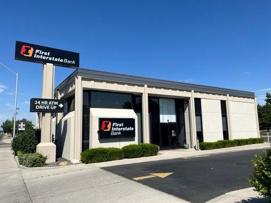 Exterior image of First Interstate Bank in Nampa, ID