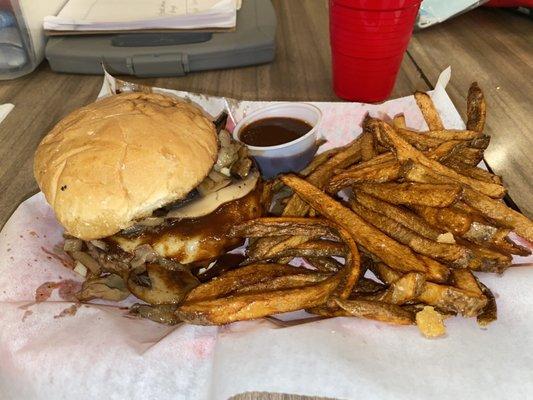 Huge Steakhouse Burger. Excellent. Fries are Excellent too!!!