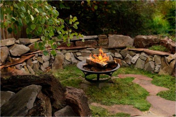 Made from natural rocks taken from the adjoining area, this rustic sitting area holds the novelty of being in the wilderness.