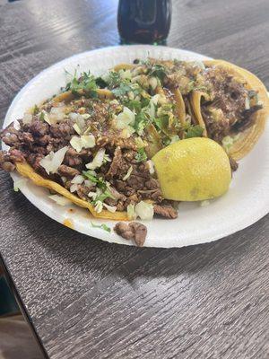 Tacos de carne asada.