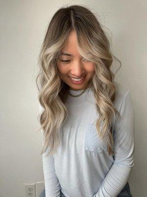 the best cool toned blonde balayage!