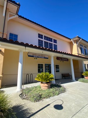 Exterior of Artemedica Healdsburg