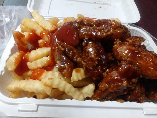 Garlic chicken wings with French fries