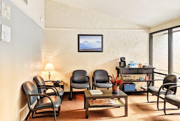 Lobby with a coffee bar! You will find some old Arizona Highways magazines from the 1970s too and a giant George Harrison Coffee table book.