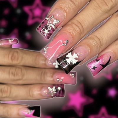 Medium Freestyle Duck Nails ($100)