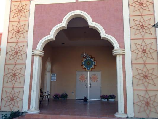 Entrance to this friendly Mandir.