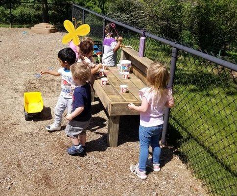 The upper playground got a new mud kitchen, a lift for the sandbox, and a second shade sail.