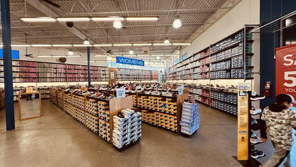 SKECHERS Warehouse Outlet