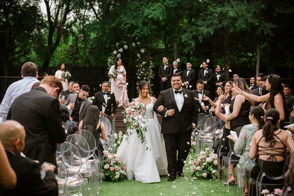 Ceremony on the Dallas Oasis ceremony lawn