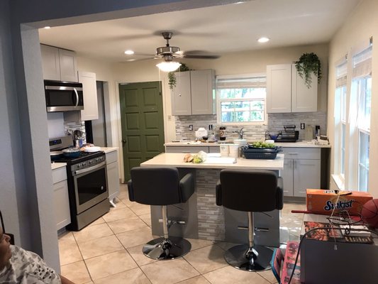 Remodel kitchen quartz on the countertops.