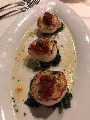 Starter-Pan seared Scallops on Wilted Spinach Topped with Smoked Tomato Coulis