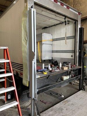 Liftgate rail replacement