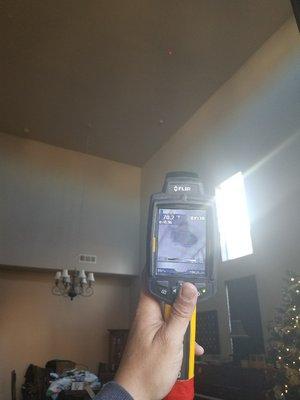 Moisture detection with infrared camera