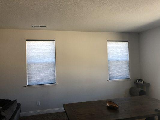 Honeycomb shades (light filtering)