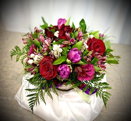 Valentine's Day fresh flower arrangements available for delivery to Leesburg Va. and surrounding towns. Orders: https://cpkfloraldesigns.com