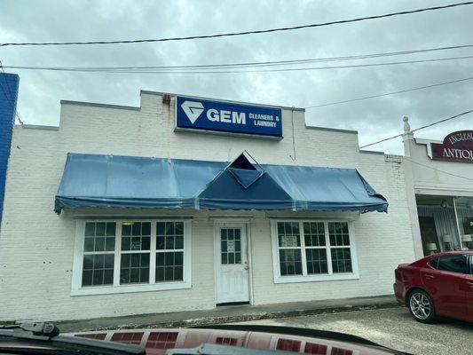 Gem Cleaners and Laundry