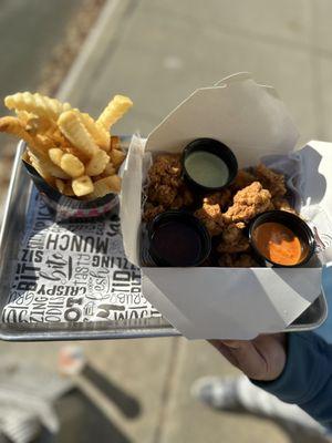 Korean Fried Chicken
-Peruvian Yellow Sauce
-gochujang Aioli
-Hot Honey
-Cilantro Yougurt