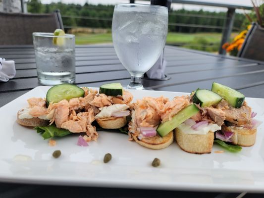 Salmon crostini