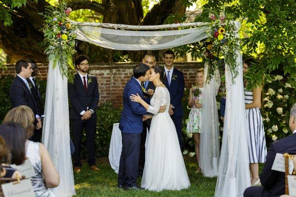 Beautiful garden wedding at the historic River Farm in Alexandria, Virginia. Photo credit: Ken Luallen