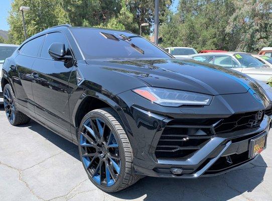 custom wheels/wrap package Lamborghini Urus.