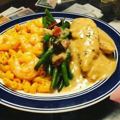 Smothered chicken tenders w/ shrimp Mac and green beans