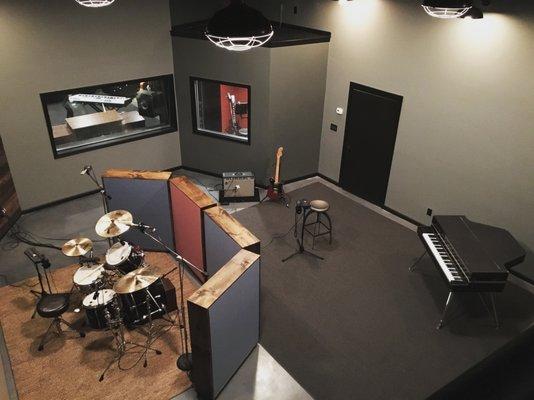 Acoustically the space has been designed to achieve a live feel ready for full band performances or from-the-ground-up productions.