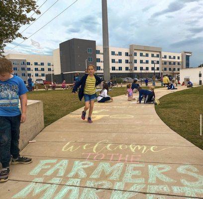 Kids chalking