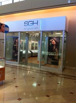 Sunglass Hut Internatl of Serramonte Center