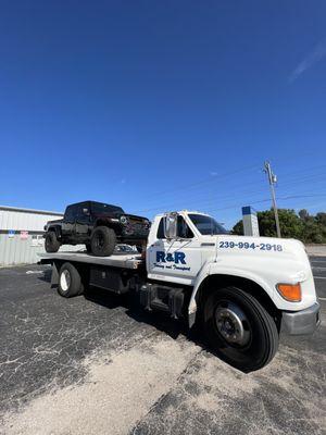 R & R Towing And Transport