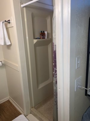 small bathroom - no pics when renting