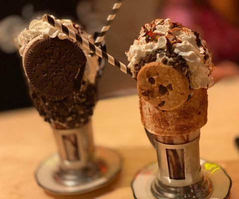 OREO COOKIES 'N CREAM Shake