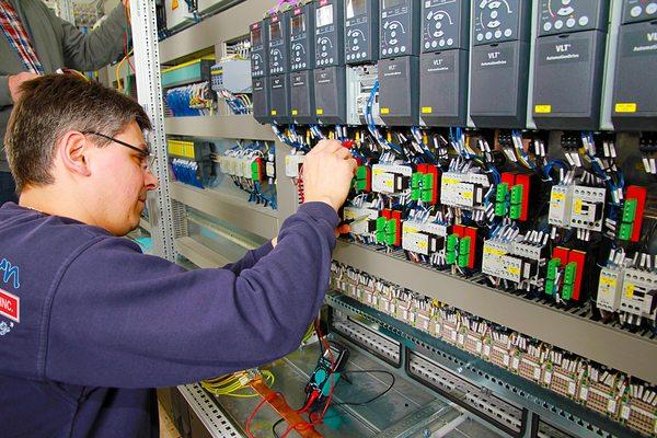 Ozburn Electric offers you our team of Experienced PLC and Control Panel Experts. Call us today!